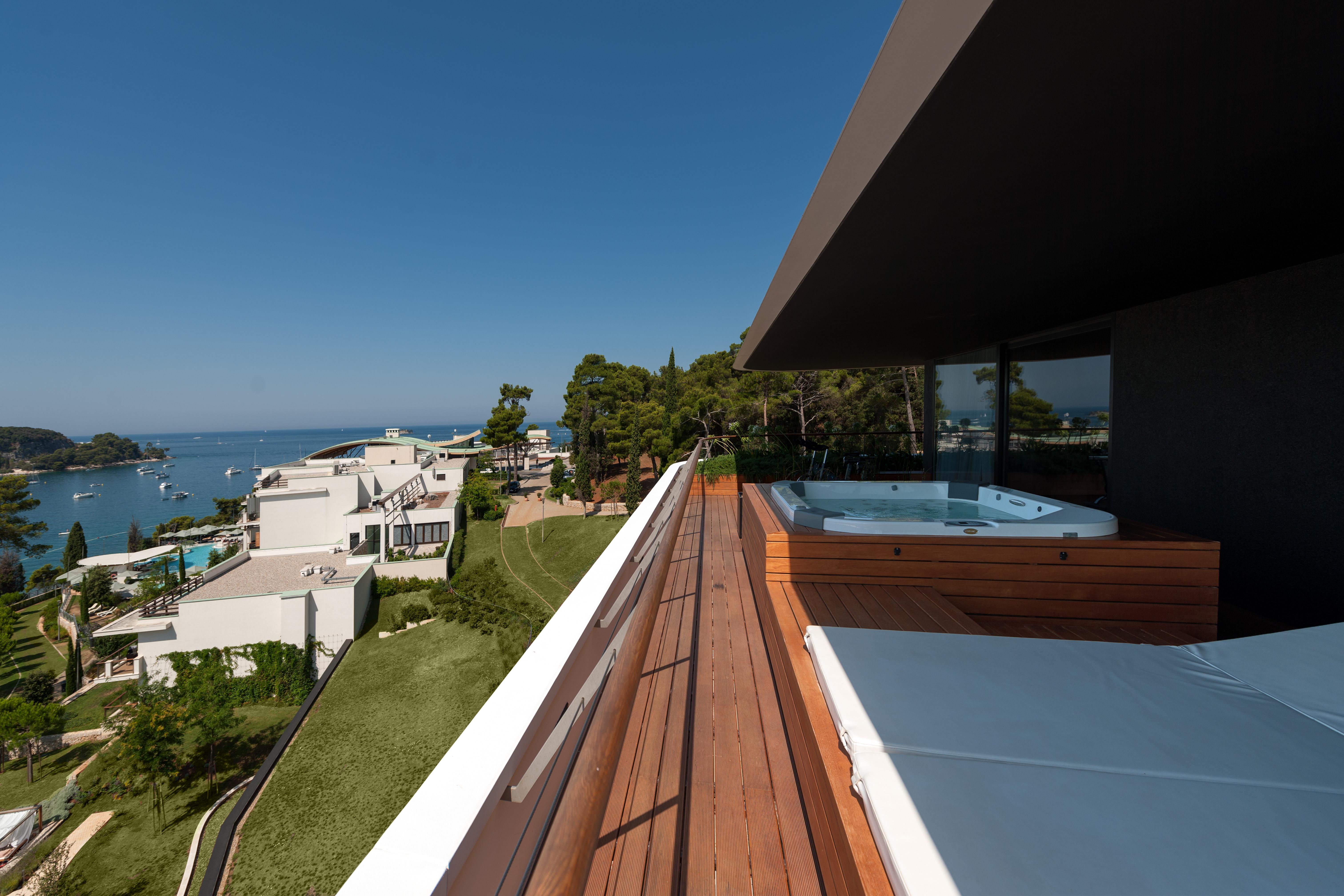 Lone Hotel By Maistra Collection Rovigno Esterno foto The view from the house