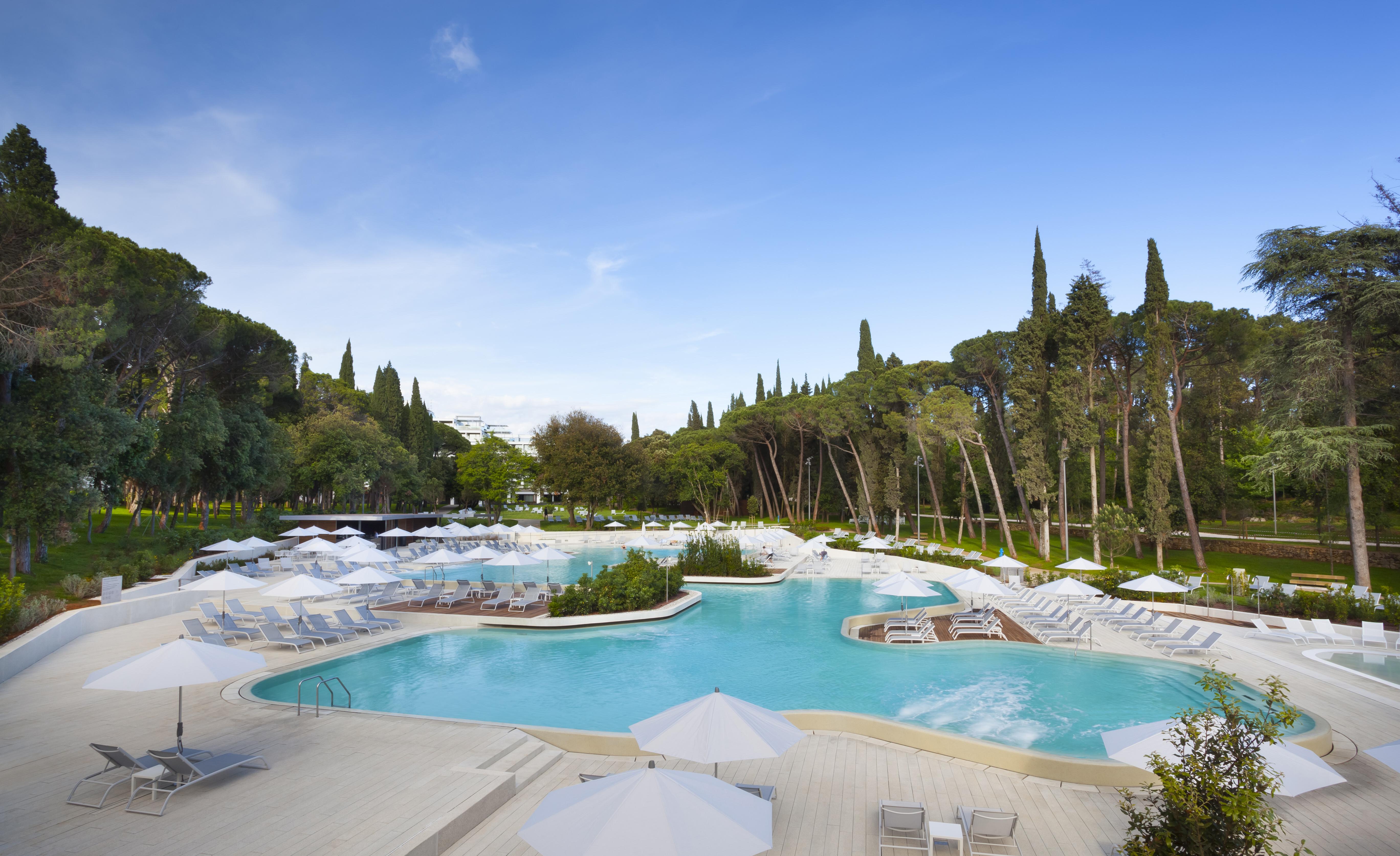 Lone Hotel By Maistra Collection Rovigno Esterno foto The pool at the resort