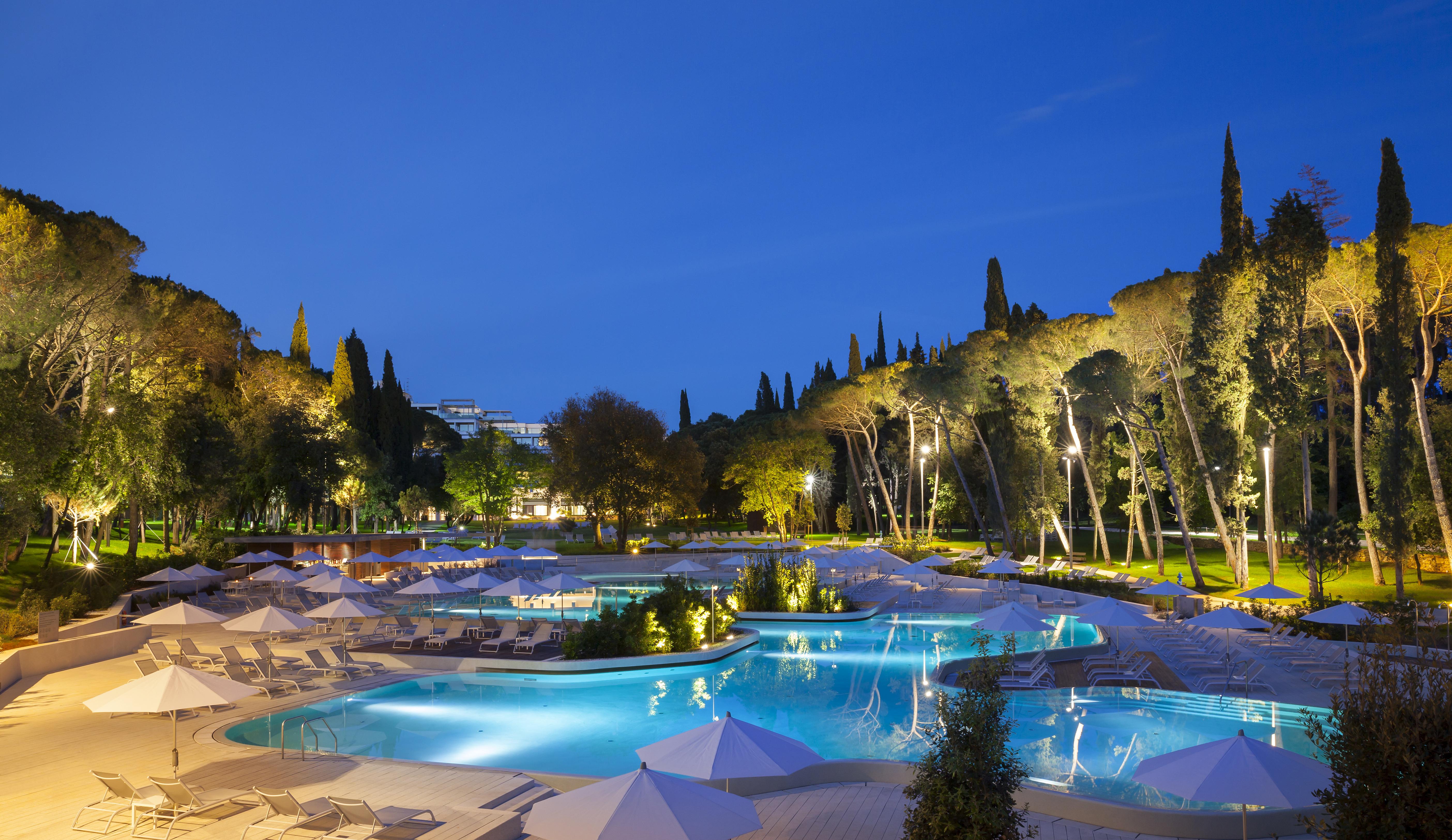Lone Hotel By Maistra Collection Rovigno Esterno foto The resort's main pool