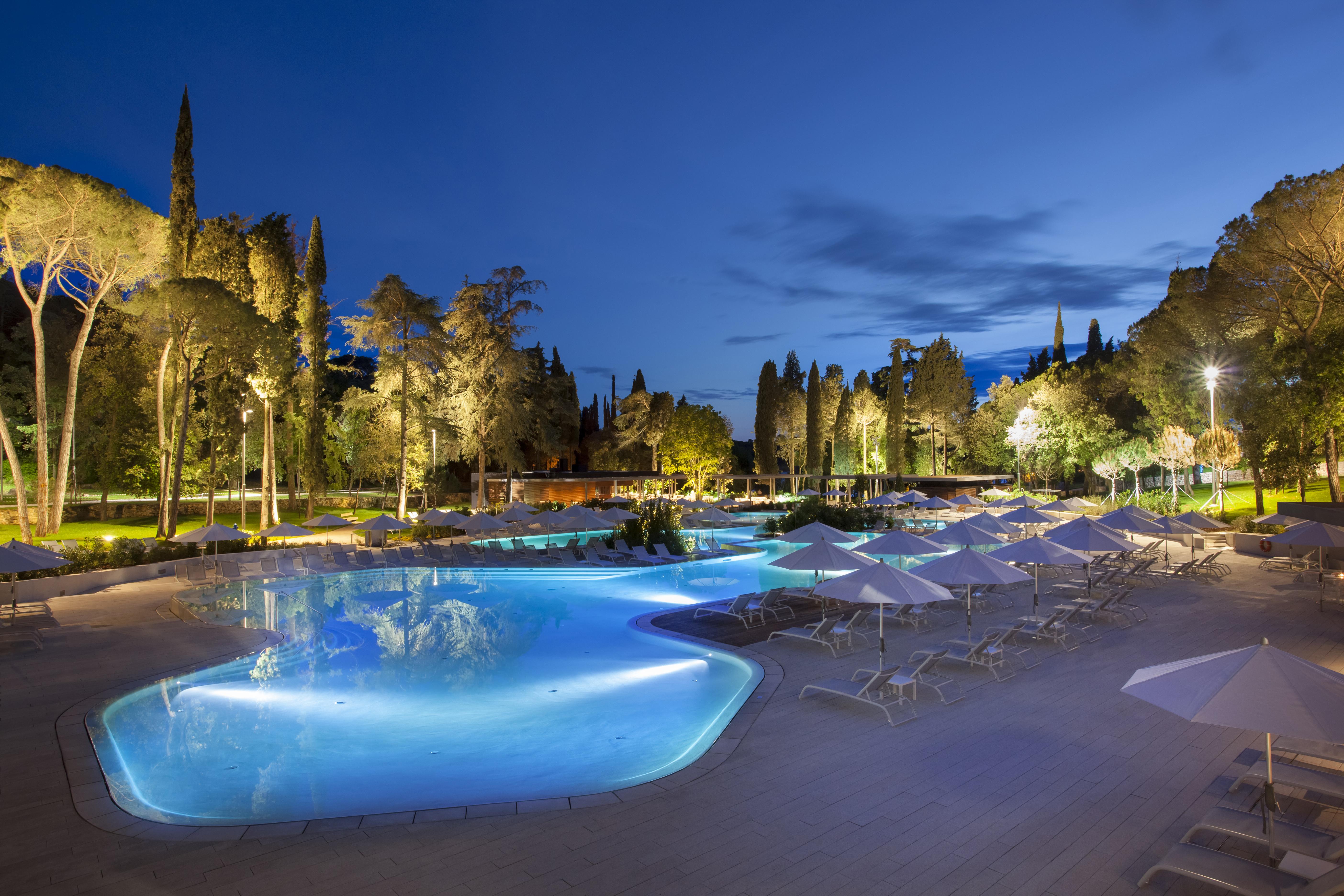 Lone Hotel By Maistra Collection Rovigno Esterno foto The resort's main pool