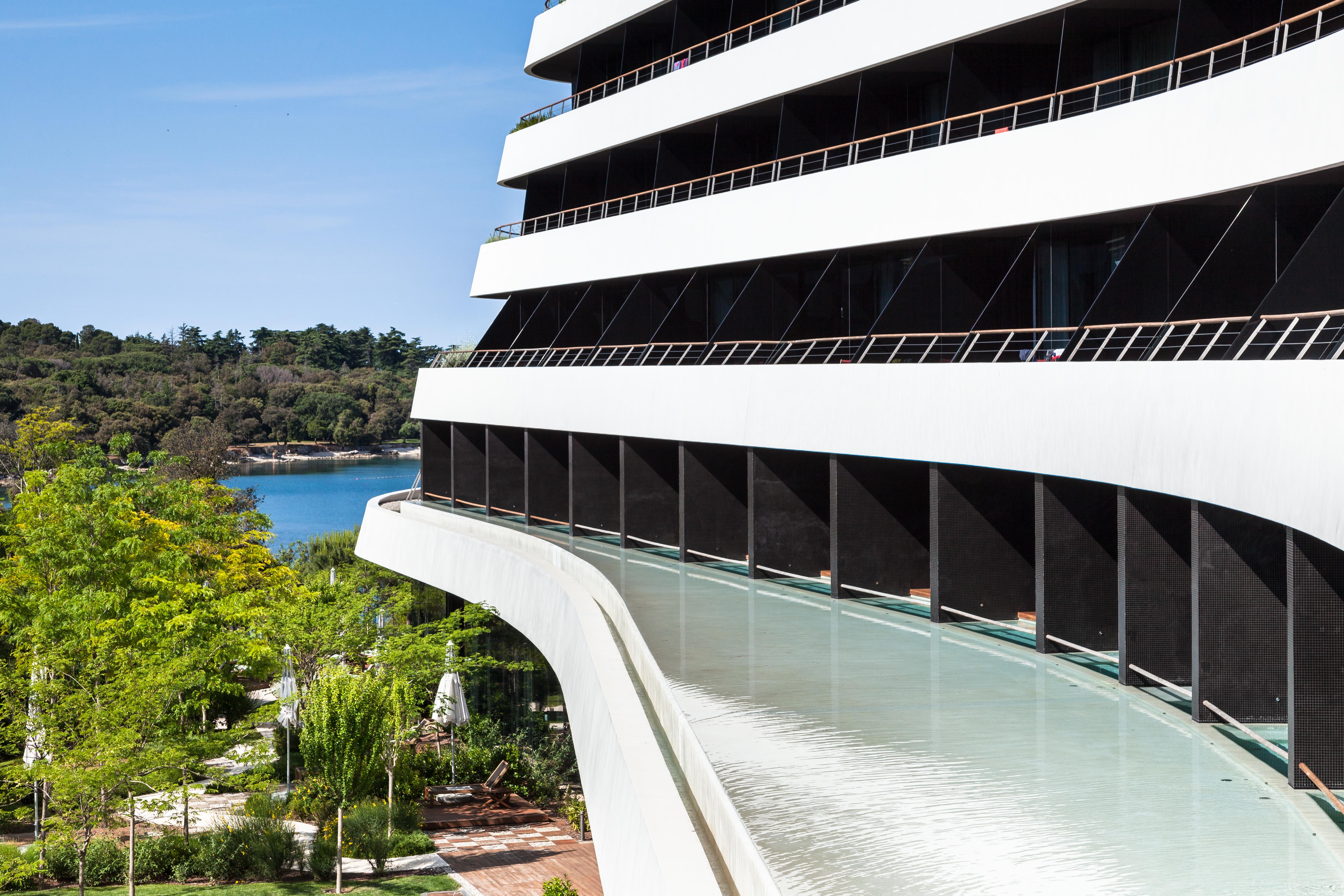 Lone Hotel By Maistra Collection Rovigno Esterno foto The hotel's exterior