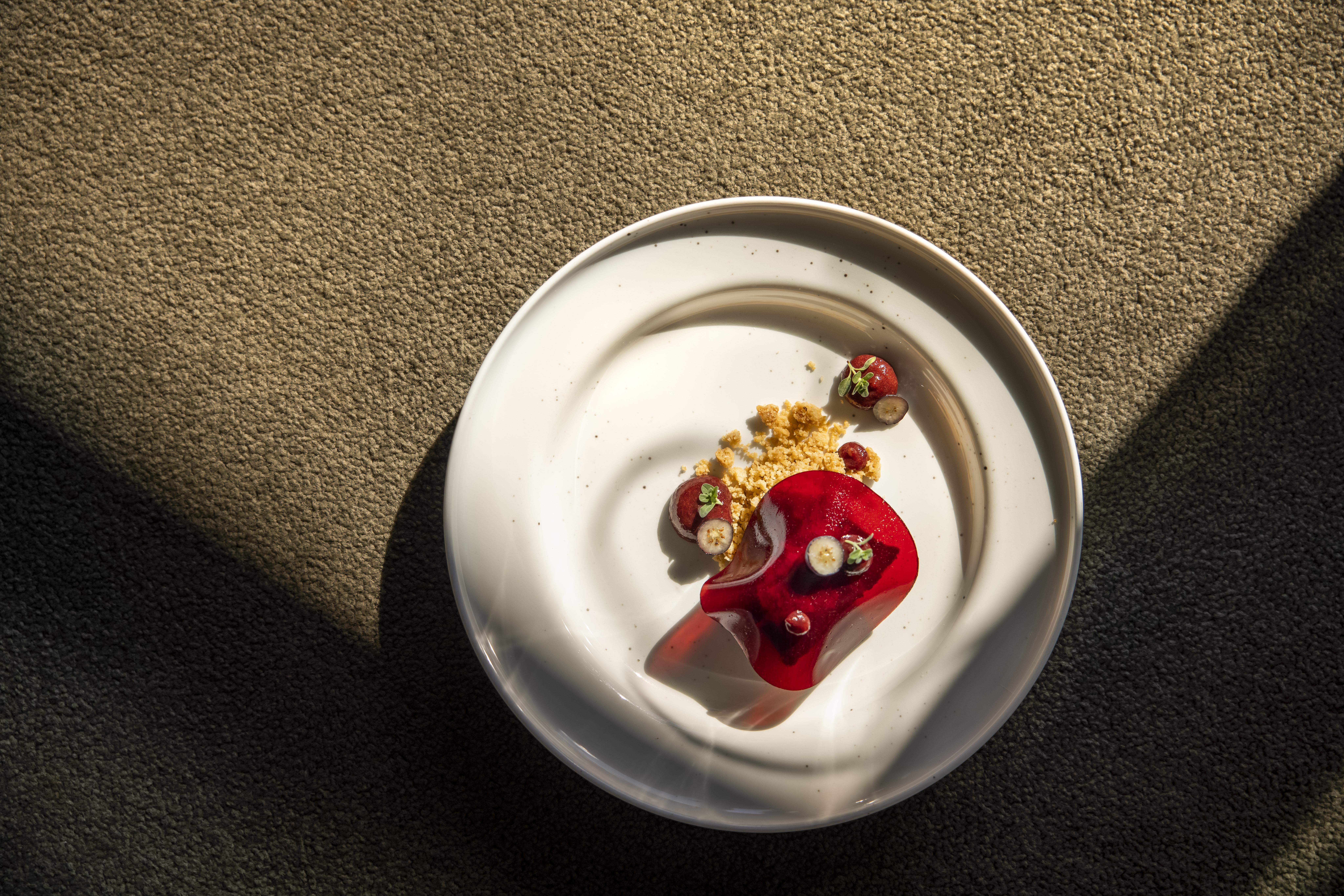 Lone Hotel By Maistra Collection Rovigno Esterno foto A dish of the traditional Indian dessert, Rasmalai