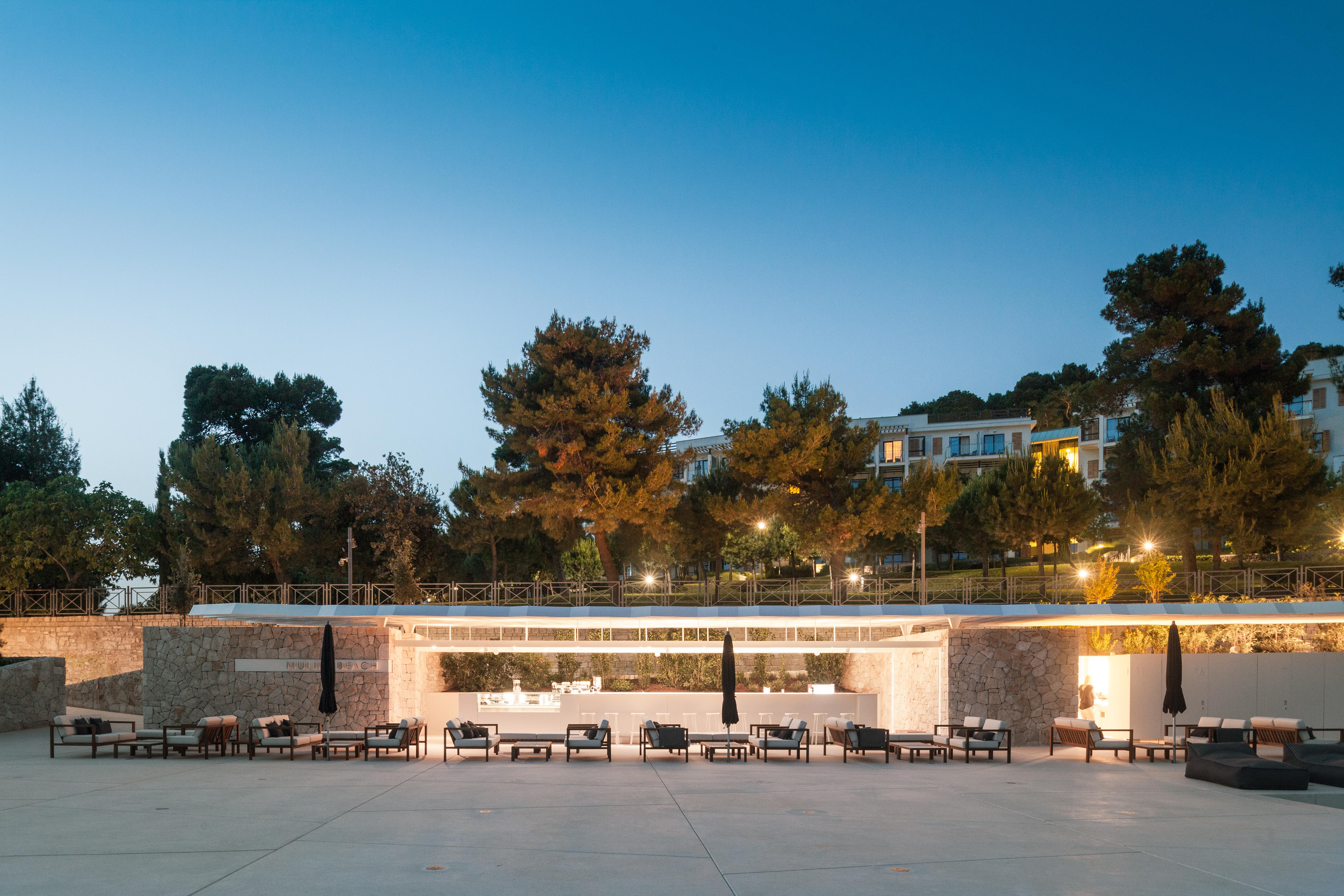 Lone Hotel By Maistra Collection Rovigno Esterno foto The restaurant at the hotel