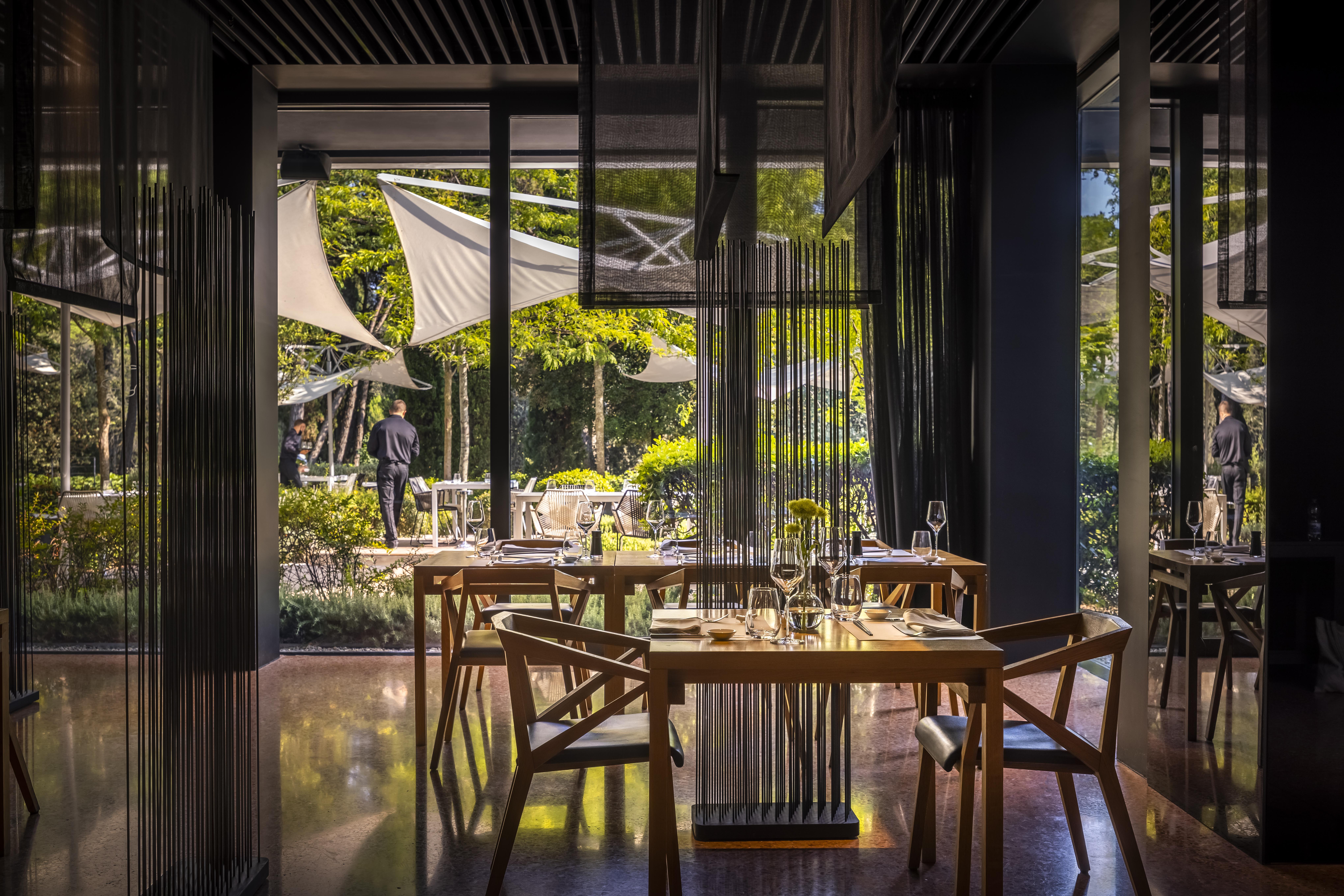 Lone Hotel By Maistra Collection Rovigno Esterno foto The interior of the restaurant