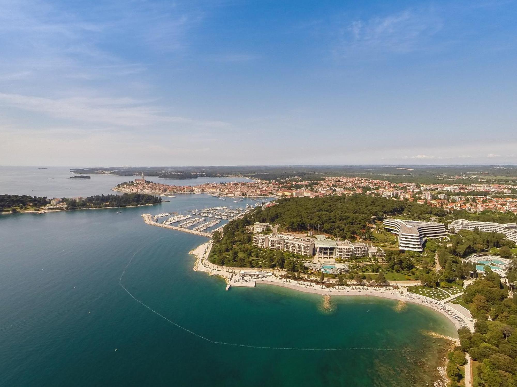 Lone Hotel By Maistra Collection Rovigno Esterno foto Aerial view of the town