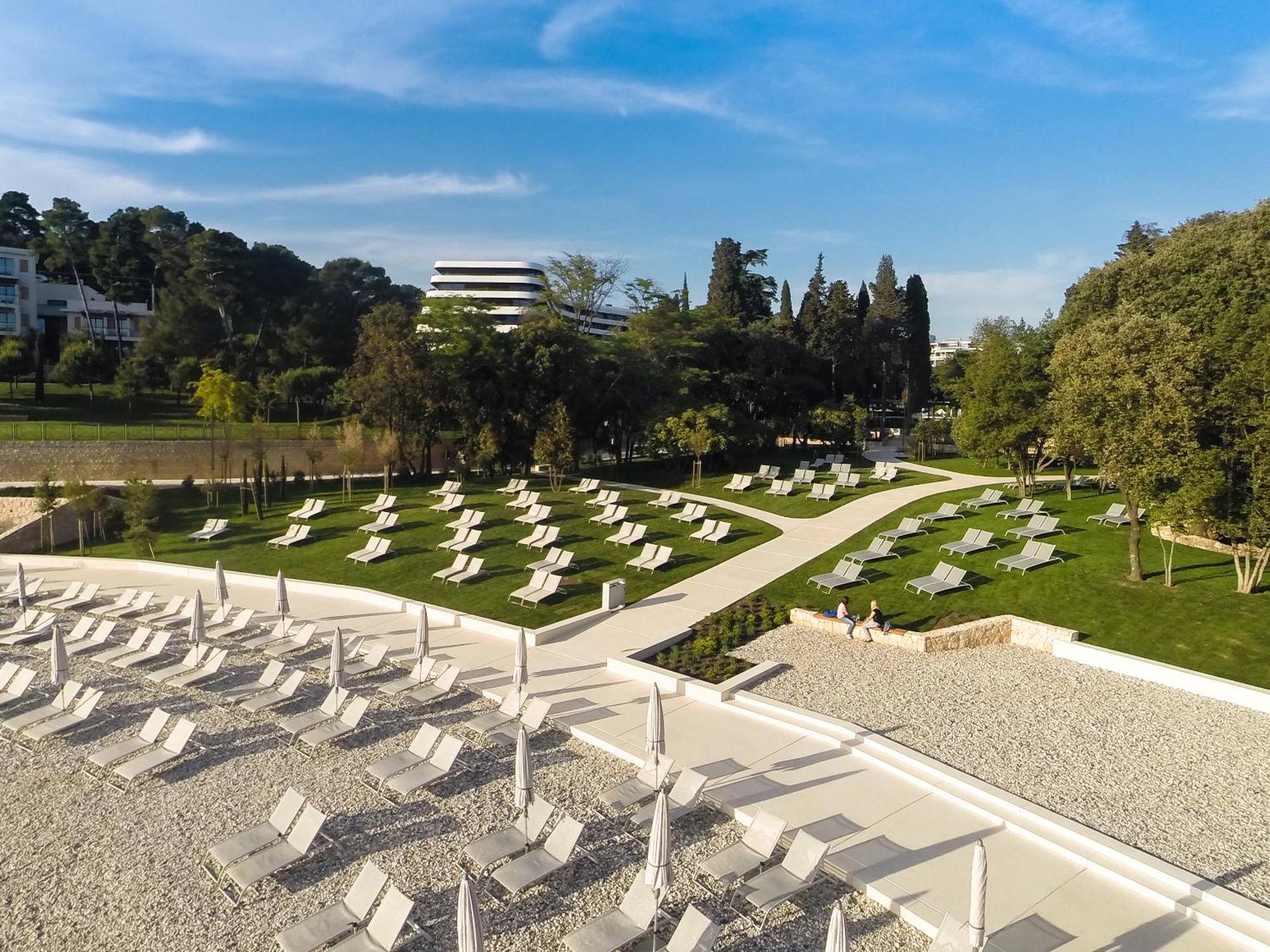 Lone Hotel By Maistra Collection Rovigno Esterno foto The beach at the hotel