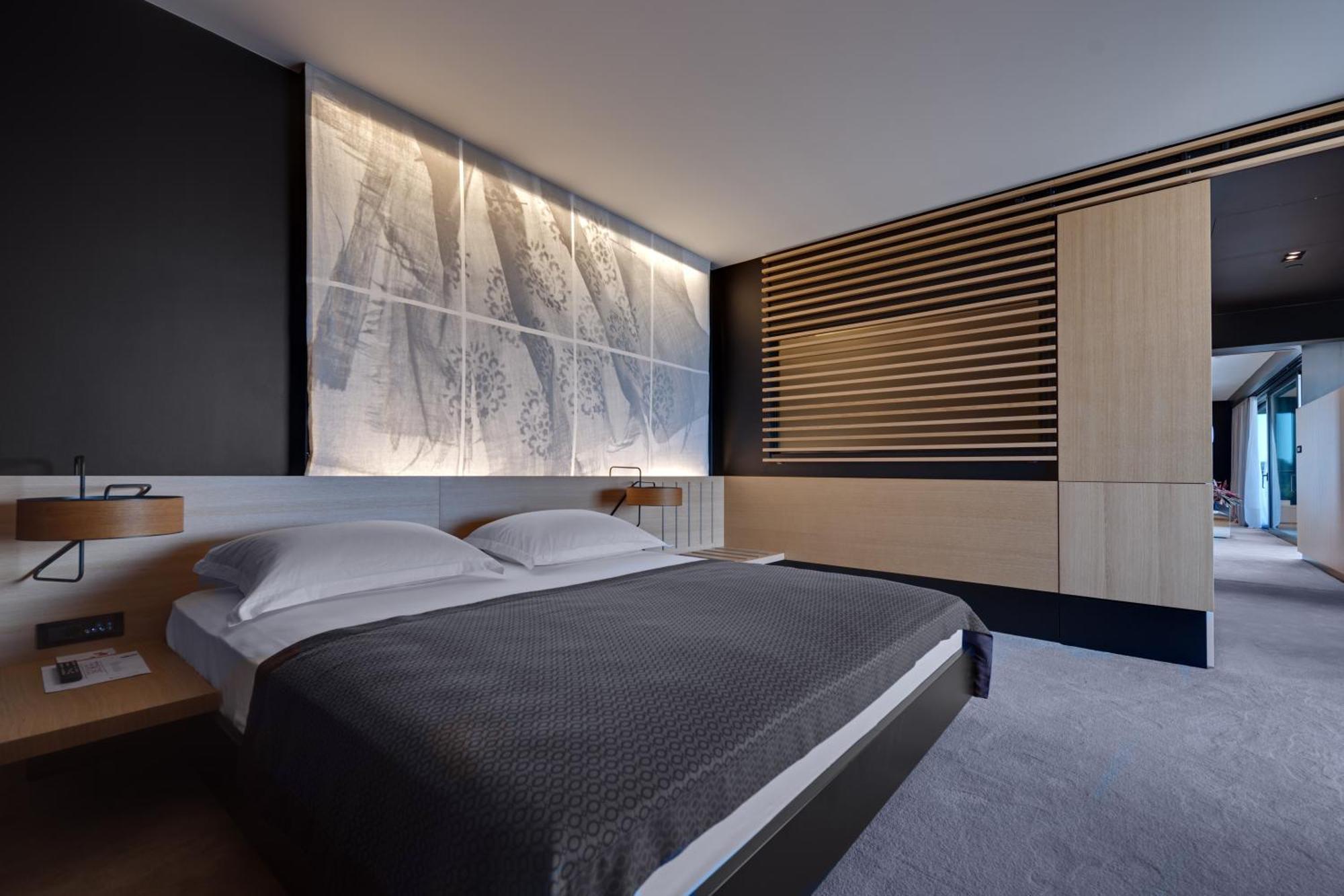 Lone Hotel By Maistra Collection Rovigno Camera foto A bedroom at the hotel
